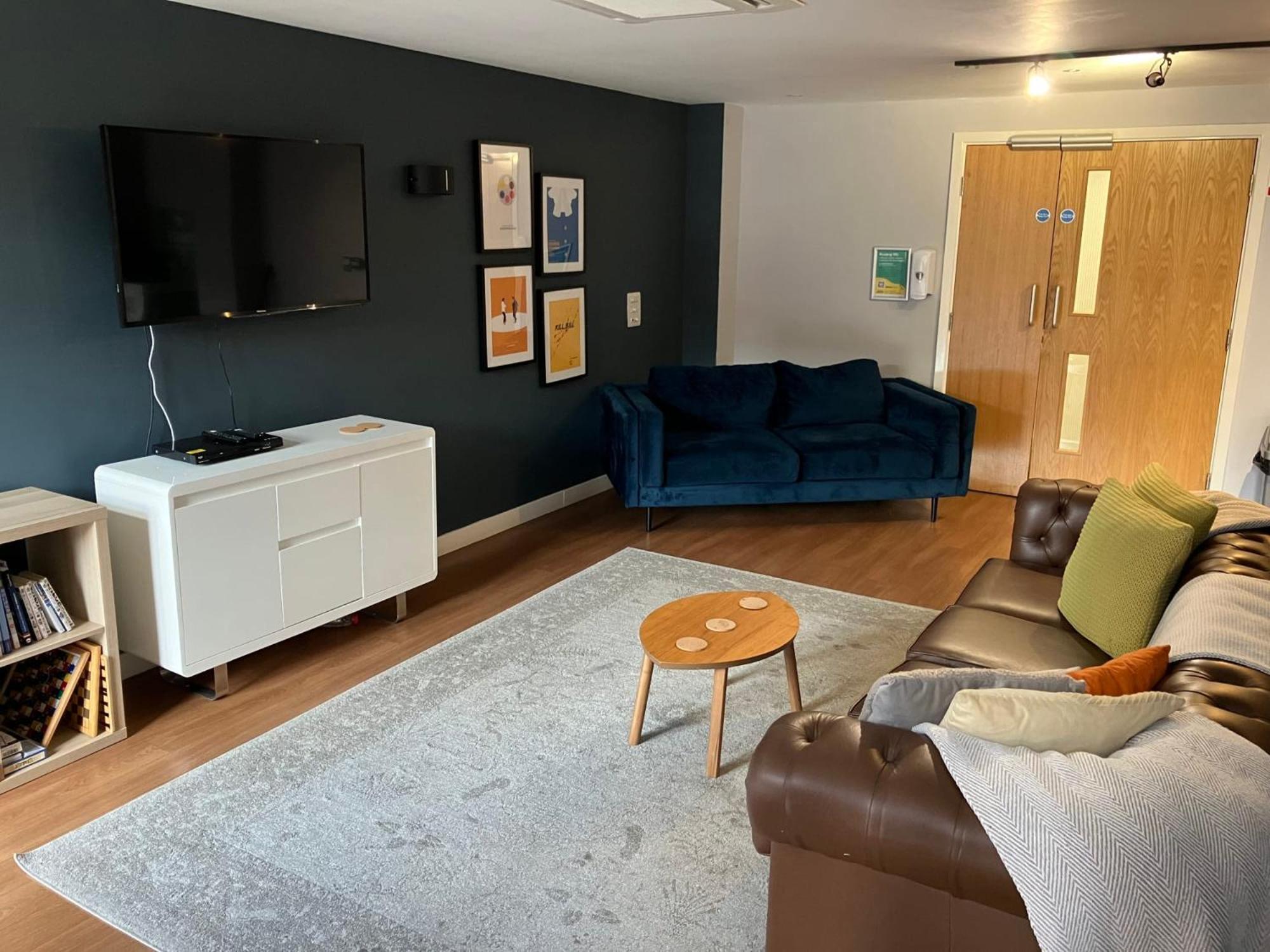Student Roost Corner House In Apartment